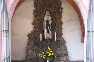 NIKOLAUSKAPELLE--LOURDESGROTTE--KIRCHEN
